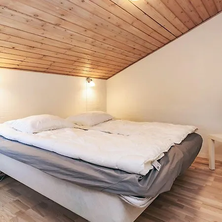 10 Person In * Hjørring